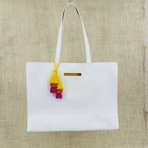 Vince Camuto large Tote, Purse, Shoulder Bag,‎ White, Tassel detail